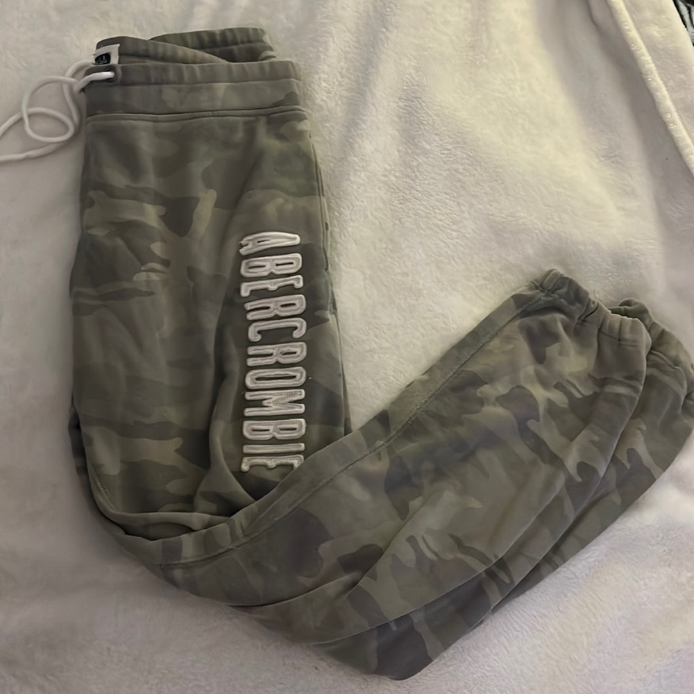 Abercrombie, size S, green camo